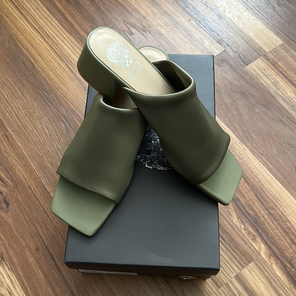 Vince Camuto Salindera Block Heel - Picture 2 of 4